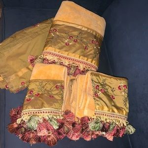 Bathroom shower curtain and towel set